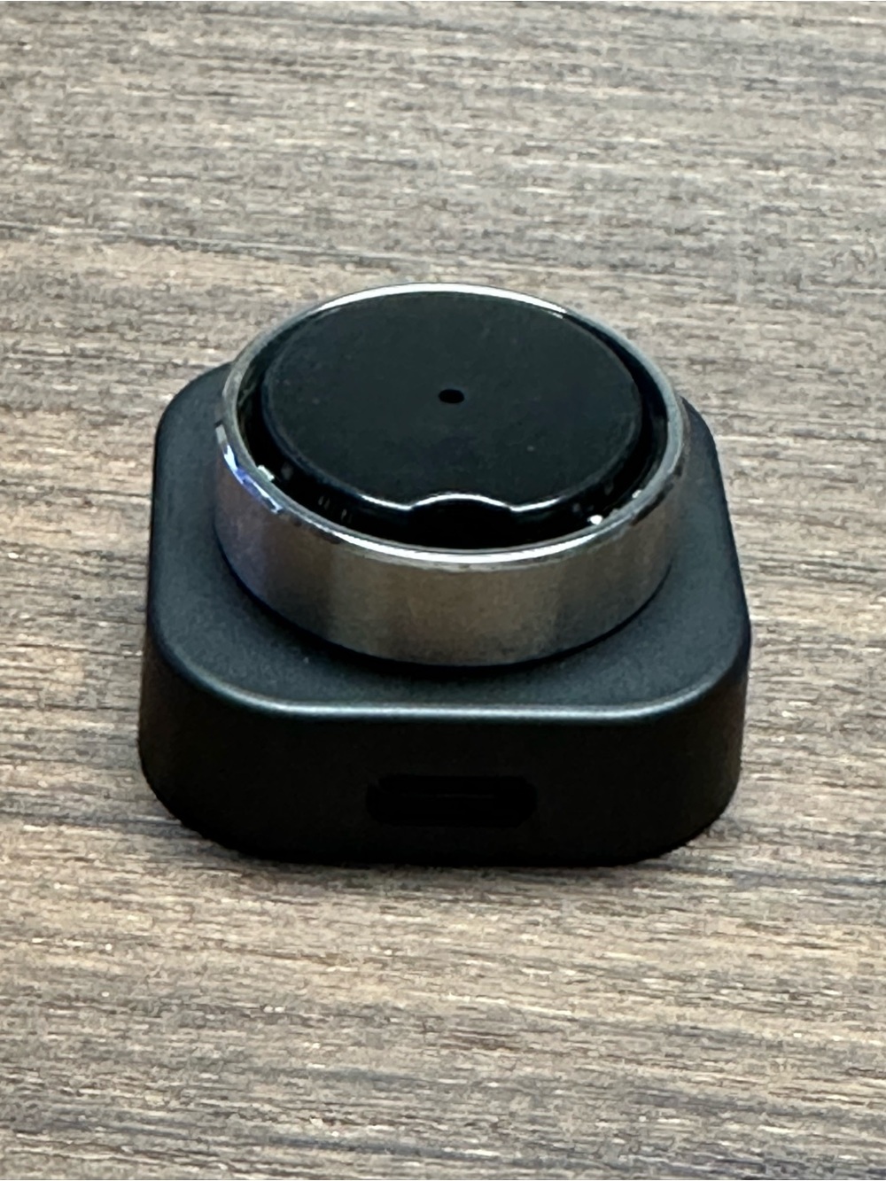 Portable Black Magnetic Smart Ring Tracker Charger